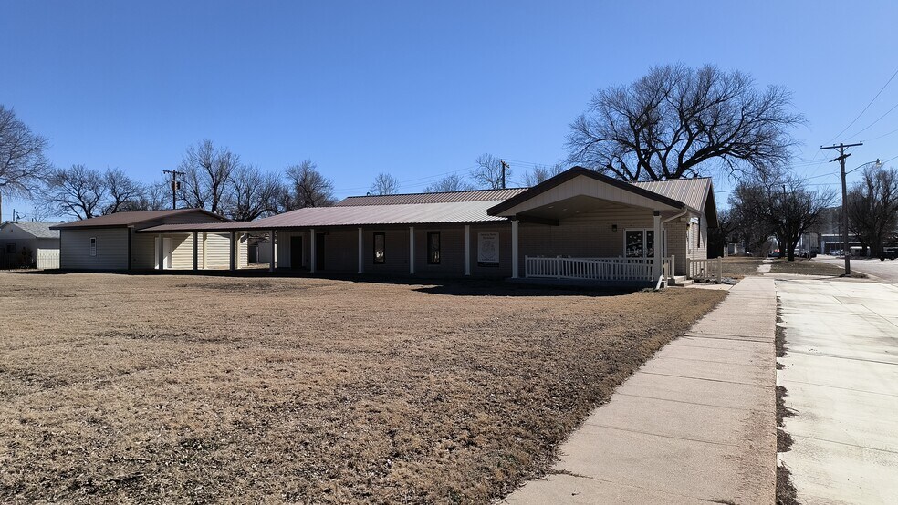 816 Topeka st, Larned, KS à vendre - Photo principale - Image 1 de 30