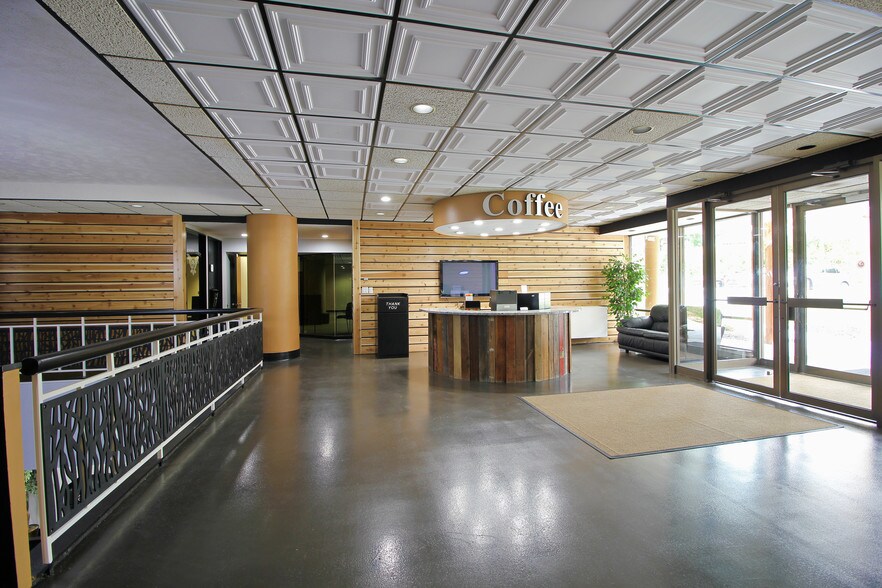 9910 N 48th St, Omaha, NE à louer - Hall d’entrée - Image 2 de 7
