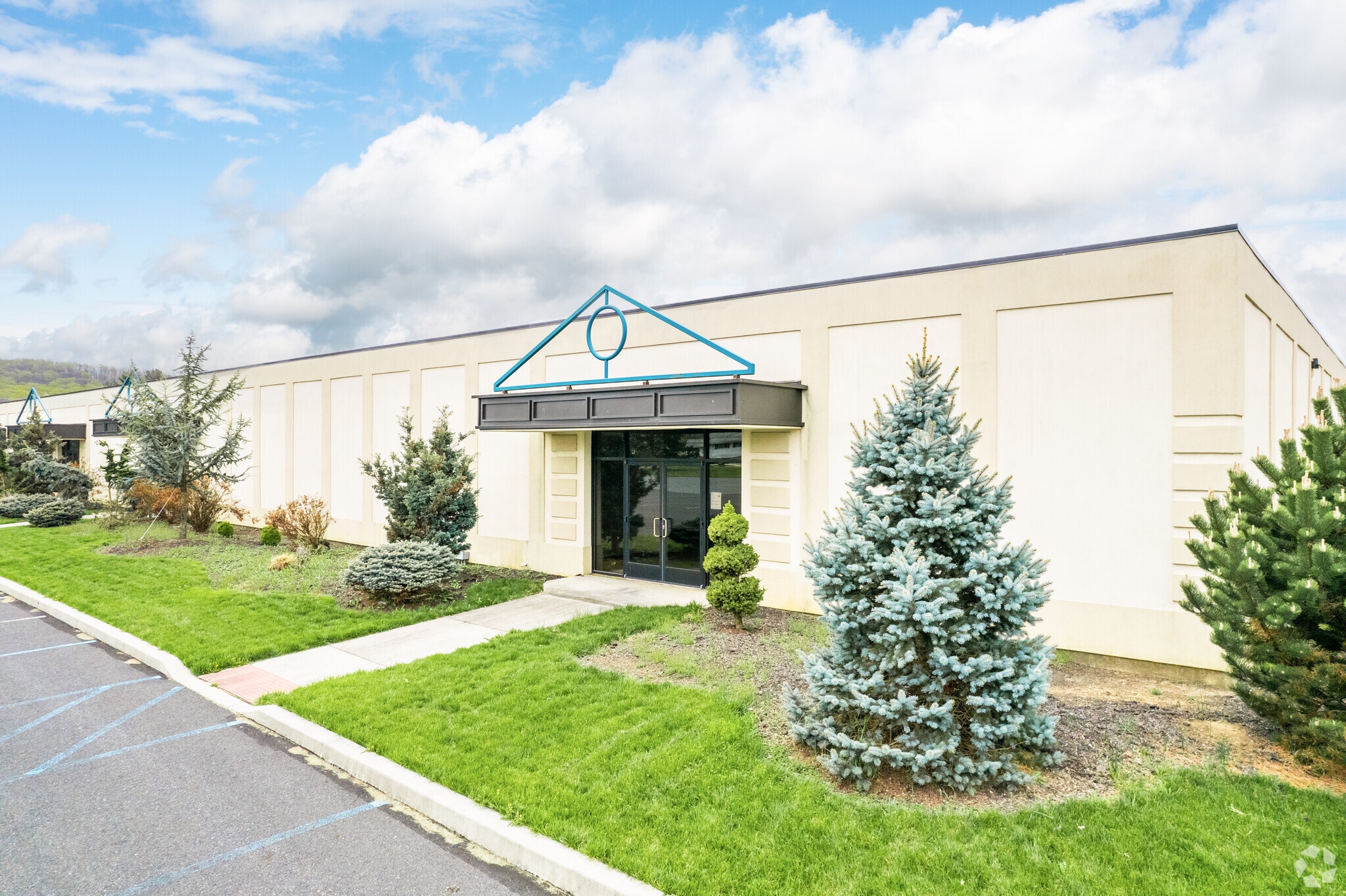 2200 S 12th St, Allentown, PA for lease Primary Photo- Image 1 of 6