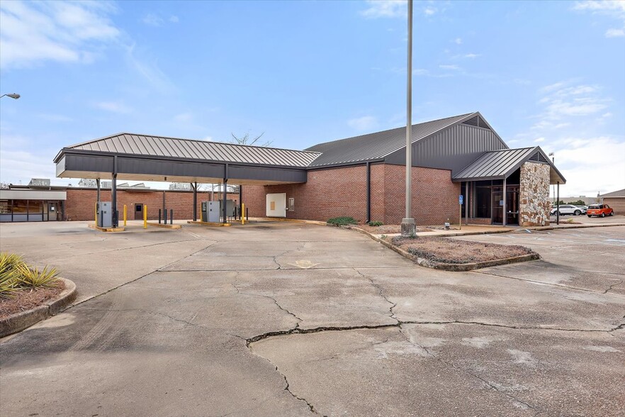 101 Office Park Dr, Brandon, MS for sale - Building Photo - Image 1 of 8