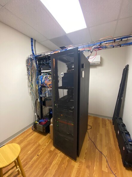 20234 Detroit Rd, Rocky River, OH à louer - Photo du bâtiment - Image 2 de 12