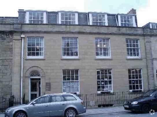 22 Lemon St, Truro à louer - Photo principale - Image 1 de 5