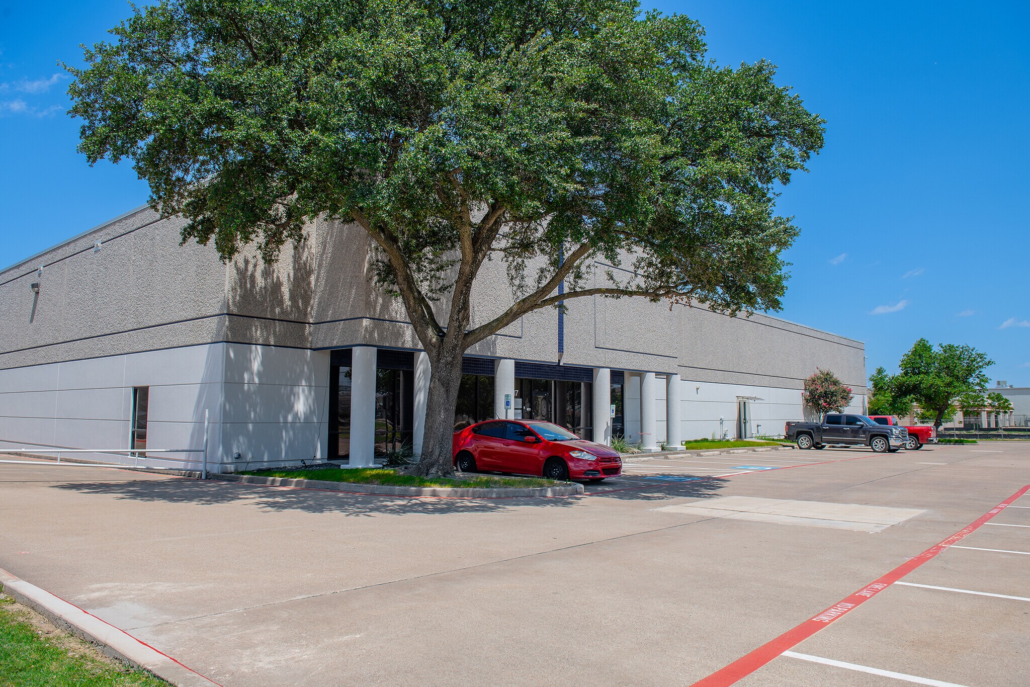 10817 Sanden Dr, Dallas, TX à louer Photo du bâtiment- Image 1 de 4
