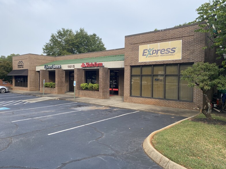 1615 Wade Hampton Blvd, Greenville, SC for lease - Building Photo - Image 1 of 3