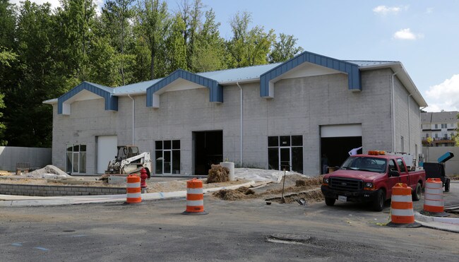 Plus de détails pour 7799 Cinder Bed Rd, Lorton, VA - Industriel à louer