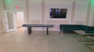 18551 Ventura Blvd, Tarzana, CA à louer - Vidéo sur l’inscription commerciale 