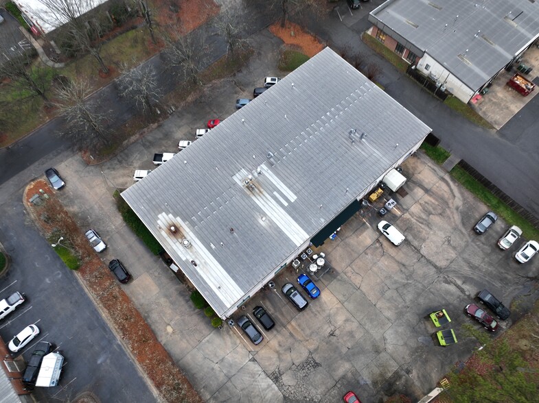 102 Woodwinds Industrial Ct, Cary, NC for lease - Building Photo - Image 3 of 13