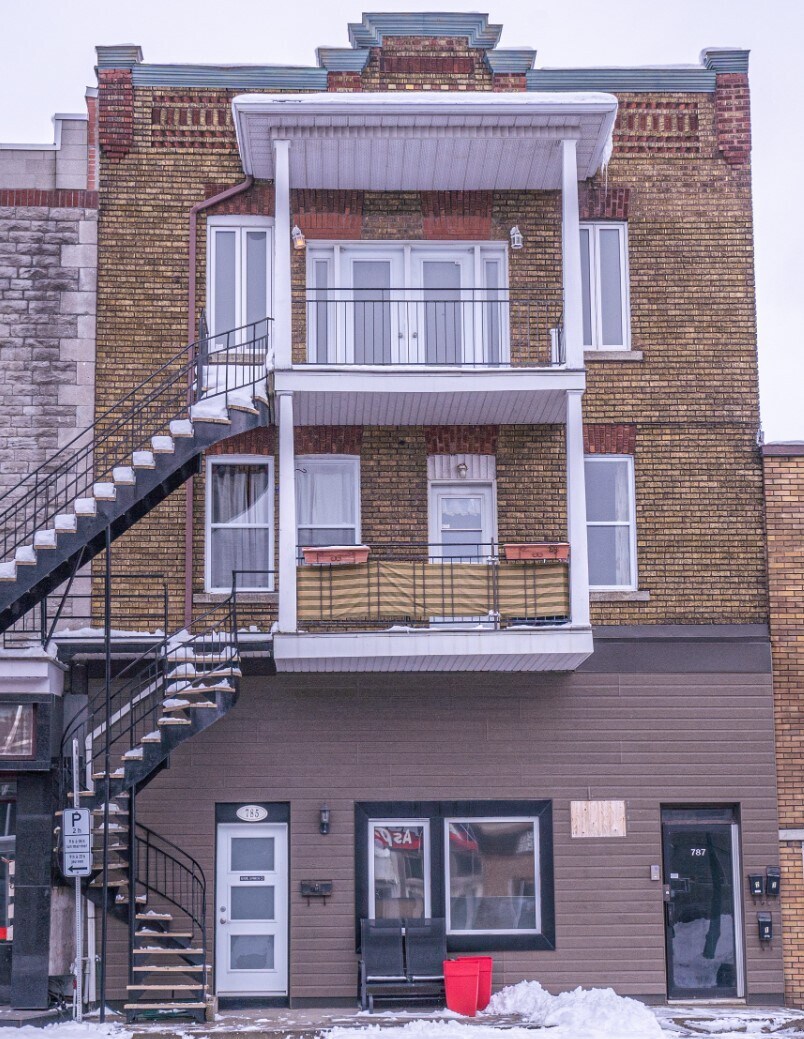 785-787 4E Rue De La Pointe, Shawinigan, QC for sale Primary Photo- Image 1 of 1