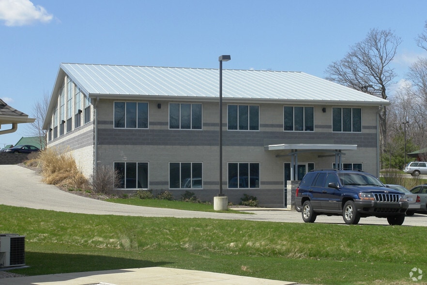 3344 Grand Ridge Dr NE, Grand Rapids, MI à louer - Photo du bâtiment - Image 2 de 16