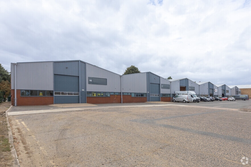 Barn Way, Northampton for lease - Primary Photo - Image 3 of 4