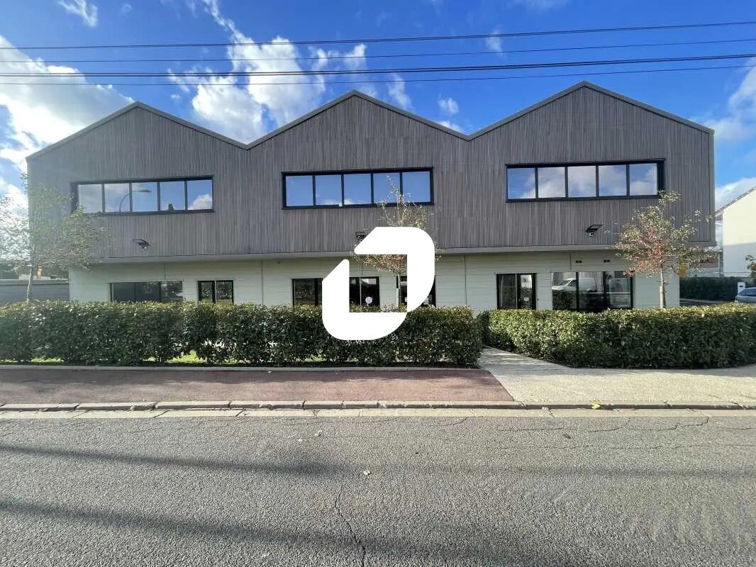 Office in Wissous for lease Building Photo- Image 1 of 13