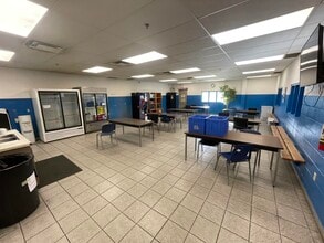 425 Sovereign Rd, London, ON à louer Photo intérieure- Image 2 de 8