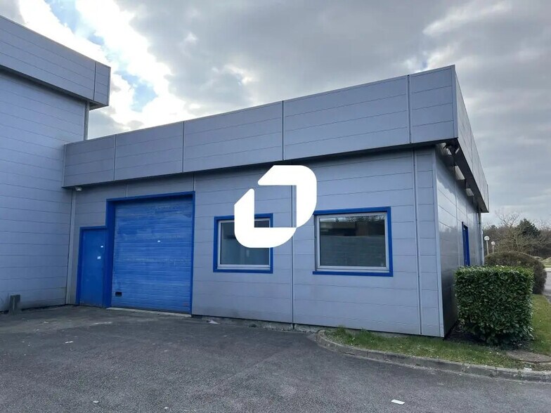 Office in Lesquin for lease - Building Photo - Image 1 of 12