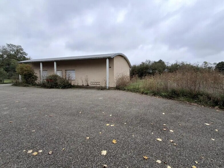 Flex dans Marlieux à louer - Photo du bâtiment - Image 1 de 7