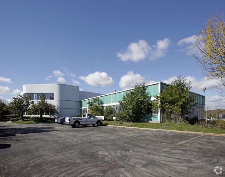 2645 Royal Windsor Dr, Mississauga, ON for sale - Primary Photo - Image 1 of 1