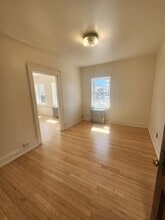 301 N Franklin St, Port Washington, WI à louer Photo intérieure- Image 1 de 5