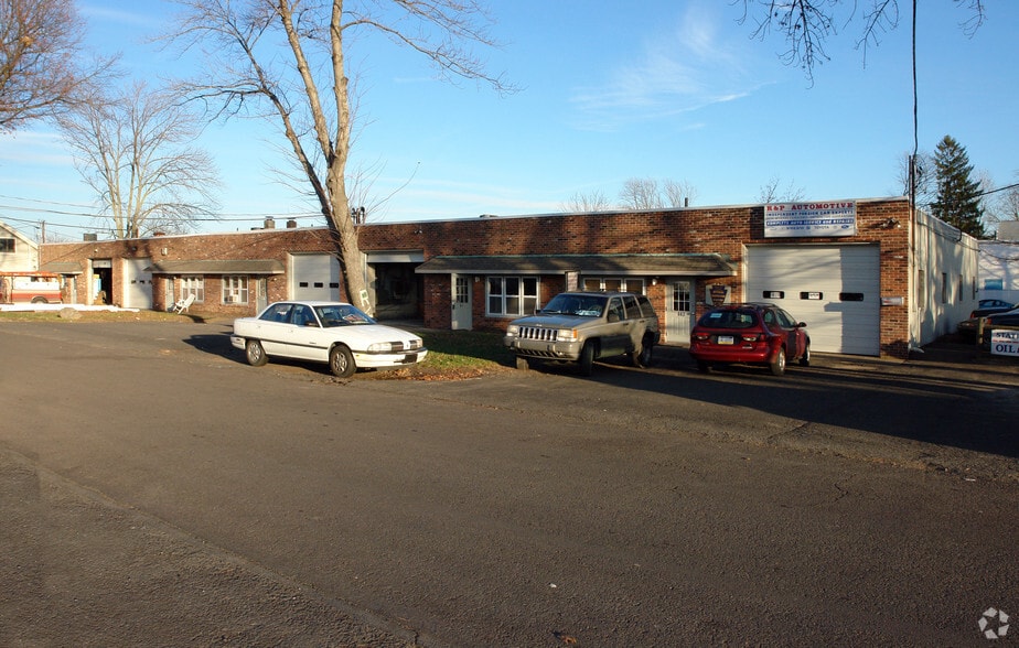 Small-Bay Flex Portfolio Opportunity portfolio of 4 properties for sale on LoopNet.ca - Building Photo - Image 1 of 4