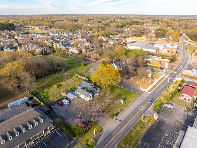 Cordova The Town portfolio of 6 properties for sale on LoopNet.ca - Building Photo - Image 3 of 9