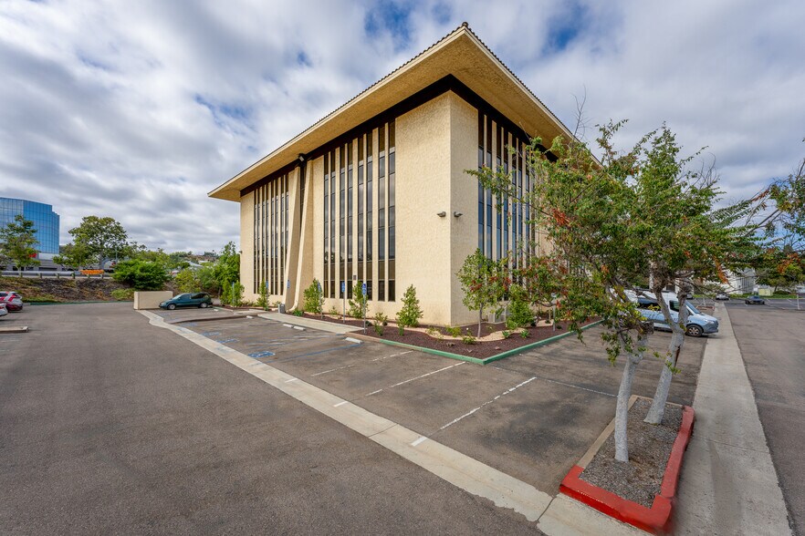 7801 Mission Center Ct, San Diego, CA à louer - Photo du bâtiment - Image 2 de 12