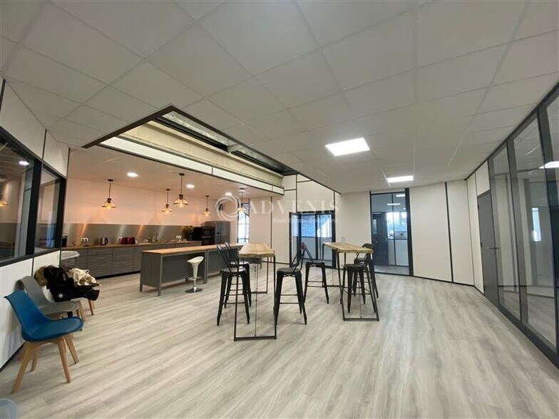4 Rue Michael Faraday, Montigny-le-Bretonneux à louer - Photo intérieure - Image 3 de 8