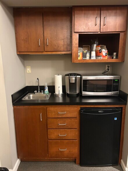 711 Valley St, Manchester, NH à vendre - Photo du bâtiment - Image 3 de 12