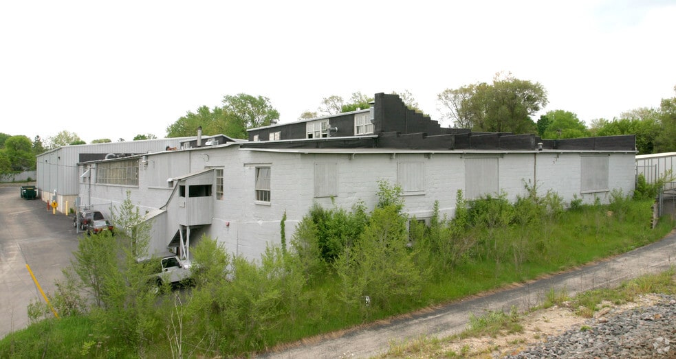 437 W Newhall Ave, Waukesha, WI for sale - Primary Photo - Image 1 of 1