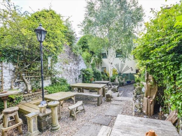 24 Market St, Haverfordwest à vendre - Photo du bâtiment - Image 2 de 6