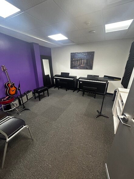 465 Herndon Pky, Herndon, VA for sale - Interior Photo - Image 3 of 9