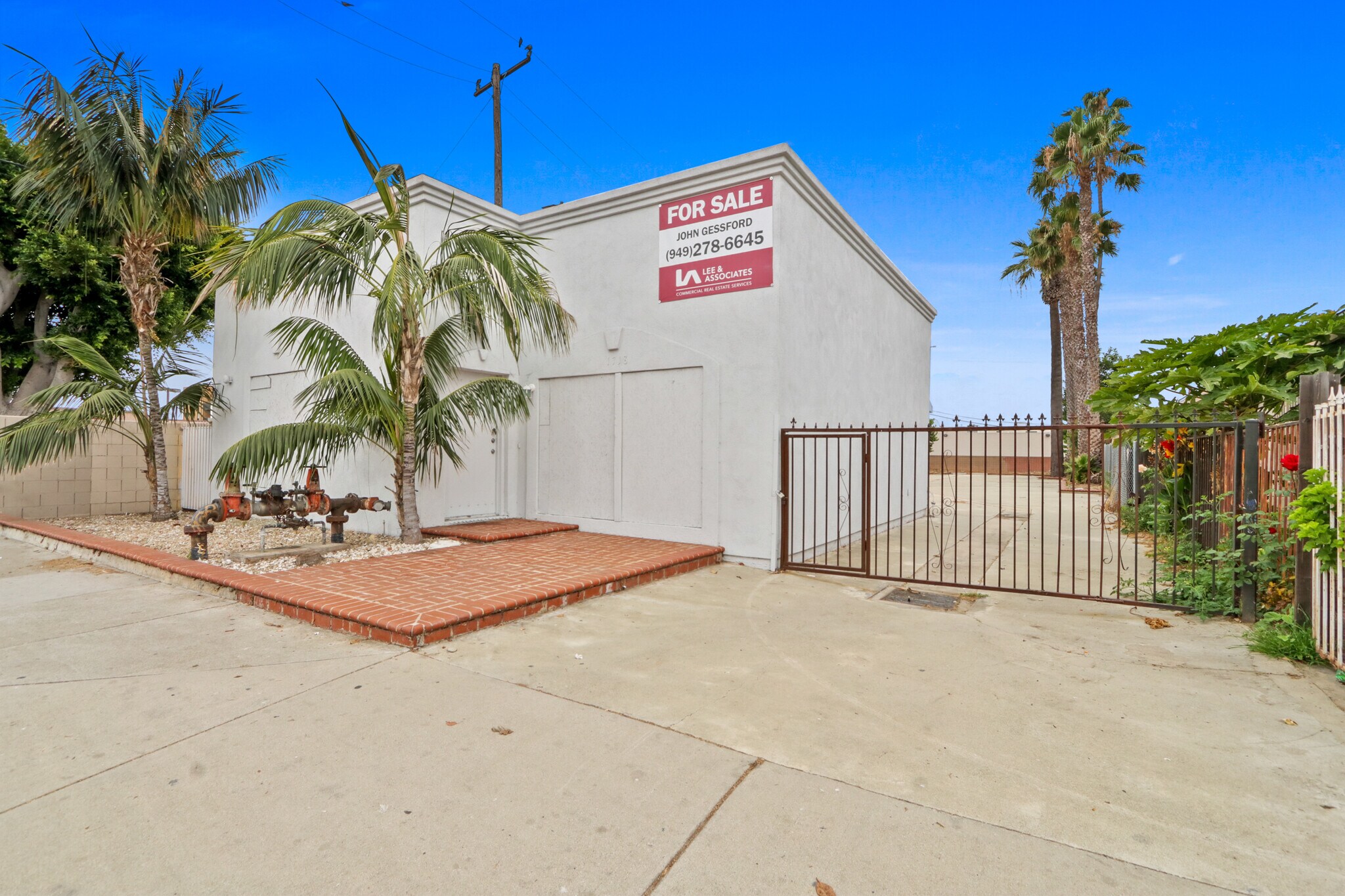 1718 N Fairview St, Santa Ana, CA à vendre Photo du bâtiment- Image 1 de 5