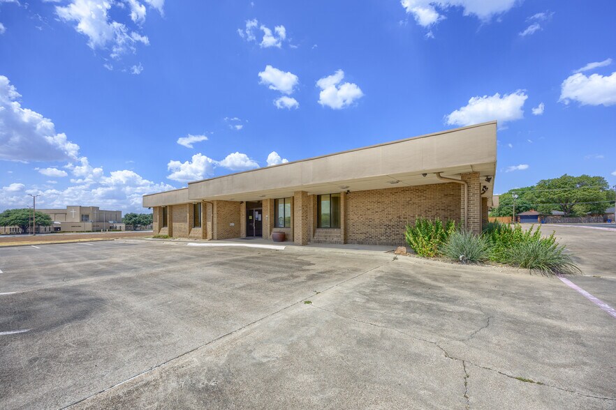 8001 E R L Thornton Fwy, Dallas, TX for sale - Building Photo - Image 3 of 41