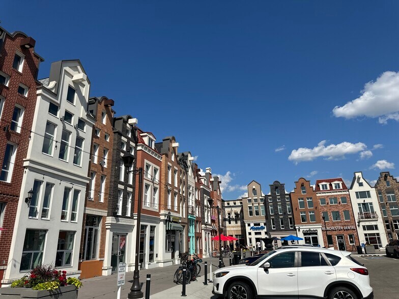 10704 120 St NW, Edmonton, AB à louer - Photo du bâtiment - Image 3 de 43