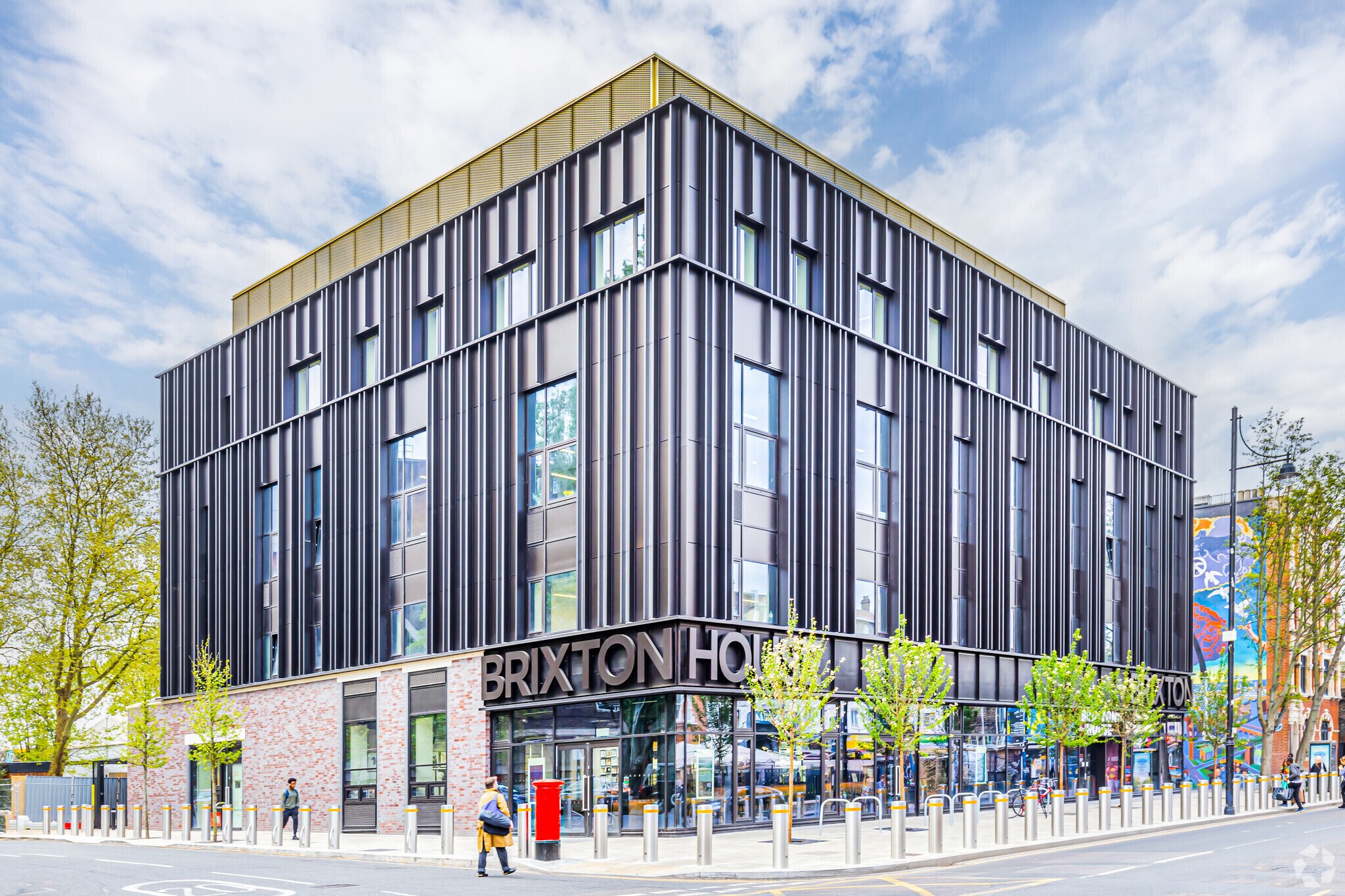 385 Coldharbour Ln, Londres à louer Photo du bâtiment- Image 1 de 8