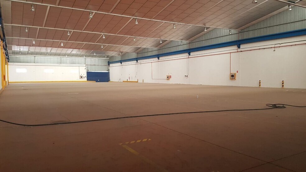 Polígono la Red Treinta, S/N, Alcalá de Guadaíra, Sevilla à louer - Photo du bâtiment - Image 2 de 35