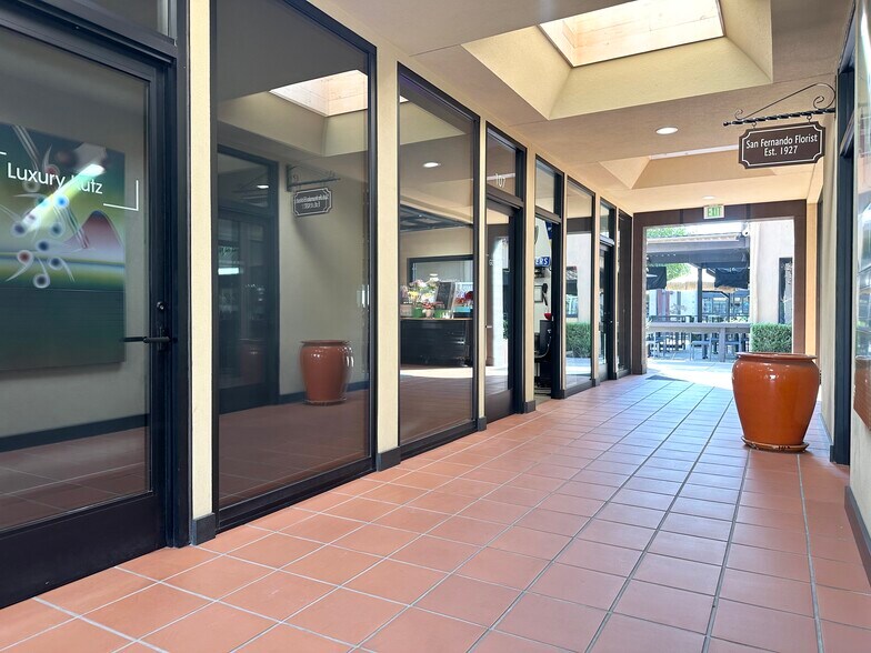 241 N Maclay Ave, San Fernando, CA à louer - Photo du bâtiment - Image 3 de 6