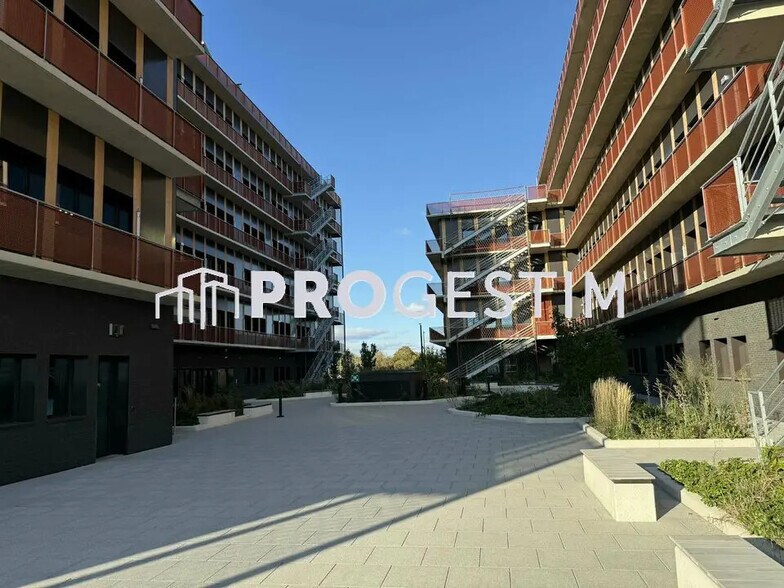 Commerce de détail dans Dijon à louer - Photo du bâtiment - Image 2 de 10