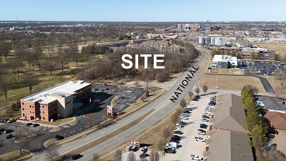 1209 E Holiday St, Springfield, MO à vendre - Photo du bâtiment - Image 2 de 25