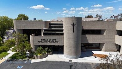 2 S Faraday, Irvine, CA à louer Photo du bâtiment- Image 2 de 10