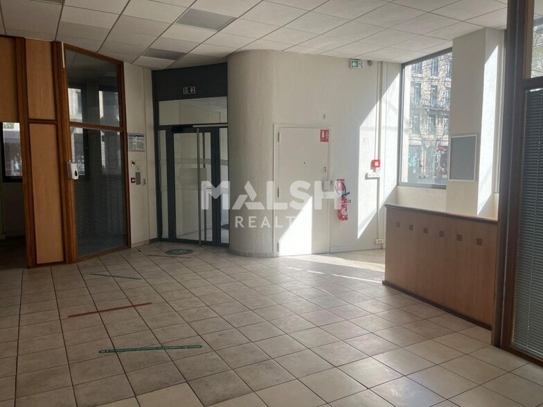 Commerce de détail dans Lyon à louer - Hall d’entrée - Image 3 de 15
