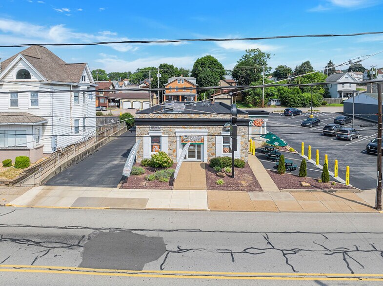 472 Adams St, Rochester, PA à vendre - Photo du bâtiment - Image 1 de 32