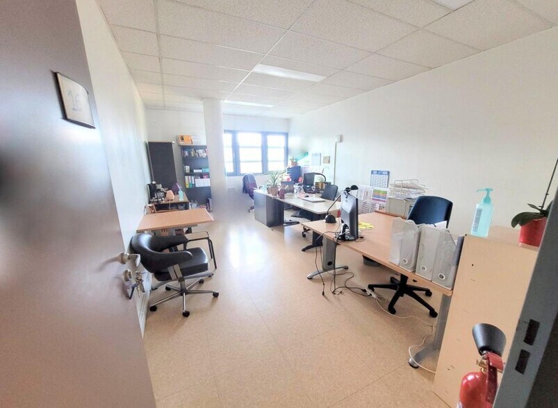 Bureau dans Poissy à louer - Photo intérieure - Image 2 de 31