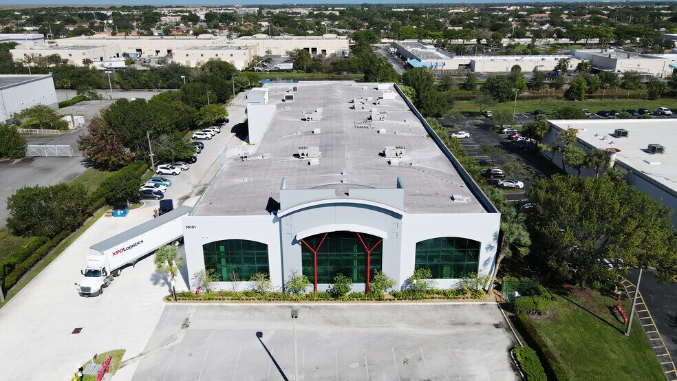 10151 NW 67th St, Tamarac, FL à vendre - Photo du bâtiment - Image 3 de 21