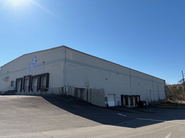 1612 Congress Pky S, Athens, TN à vendre - Photo du bâtiment - Image 2 de 20