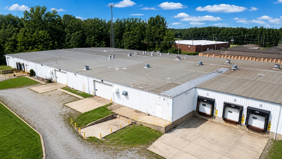 811 Commerce Dr, Kendallville, IN à vendre - Photo du bâtiment - Image 3 de 10