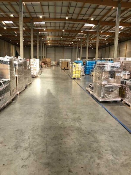Industrial in Marly-la-Ville for lease - Building Photo - Image 3 of 6