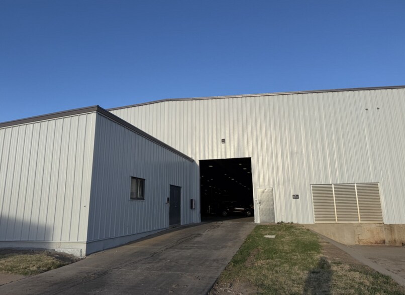 300 E 39th St, Hastings, NE à louer - Photo du bâtiment - Image 3 de 16