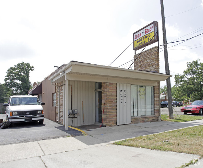 31750 Harper Ave, Saint Clair Shores, MI for lease - Primary Photo - Image 1 of 2