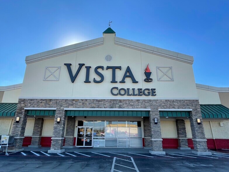 2704 S Texas Ave, College Station, TX à louer - Photo du bâtiment - Image 1 de 3