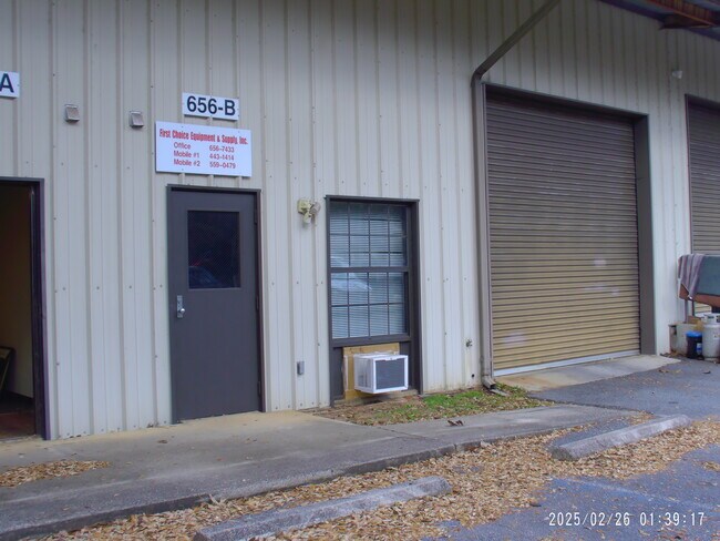 Plus de détails pour 656 Capital Cir NE, Tallahassee, FL - Industriel à louer