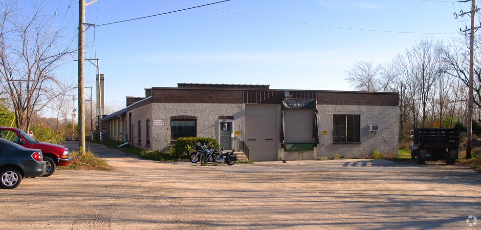 N52W5338 Portland Rd, Cedarburg, WI for sale - Building Photo - Image 2 of 3