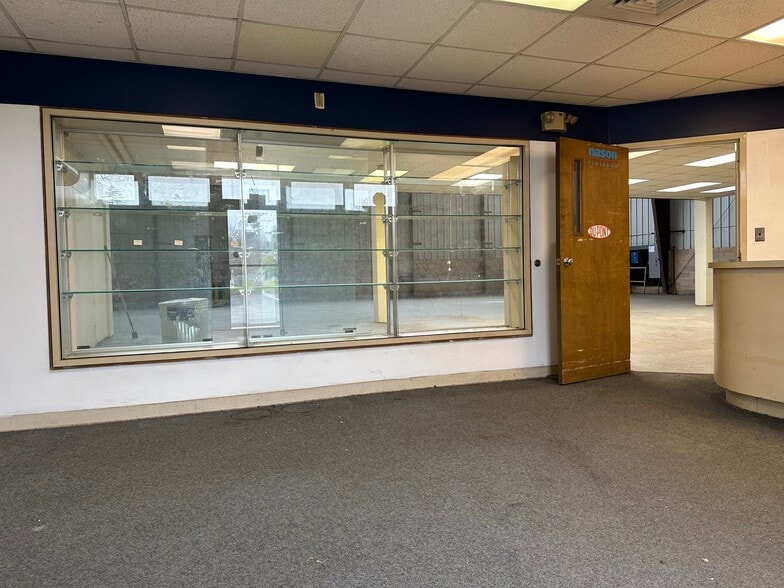 17 Broad St, Norwalk, CT for sale - Interior Photo - Image 3 of 15